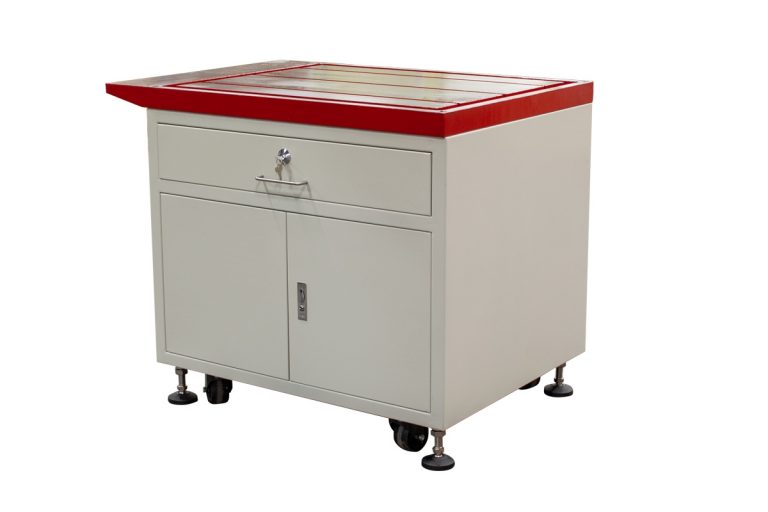 Bancada de trabalho para máquinas de roscar D-P653-1