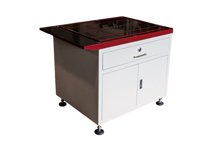 Bancada de trabalho para máquinas de roscar D-P653-2